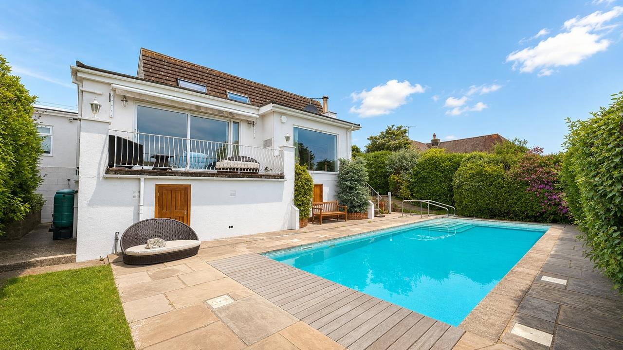 The Close, Fairlight